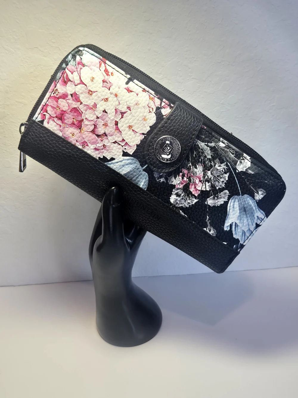 Stone Mountain Rose Bloom Zip Around Wallet Black Floral  Pebble Leather!